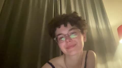 lilac_dreamsss online show from 20, 5, 2026
