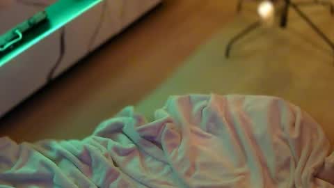 Rebecca online show from 1, 12, 2025