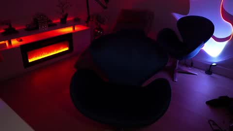 Rebecca online show from 18, 4, 2026