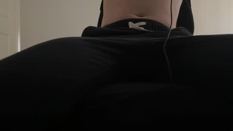 Snapshot of lilbenny05 chatting on 4, 1, 2025 lilbenny05 online show from 4, 1, 2025