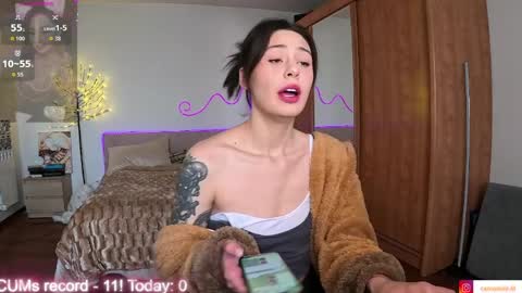 Snapshot of lilcamomile chatting on 9, 4, 2026 Camomile Lil online show from 9, 4, 2026