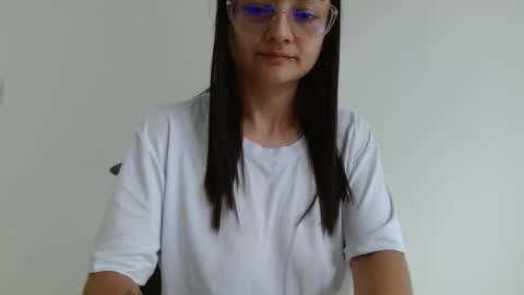 Snapshot of lilcoralinne_0 chatting on 4, 4, 2026 Valeri Villalobos IG villa lobosvaleri online show from 4, 4, 2026