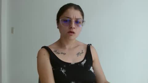 Snapshot of lilcoralinne_0 chatting on 6, 4, 2026 Valeri Villalobos IG villa lobosvaleri online show from 6, 4, 2026