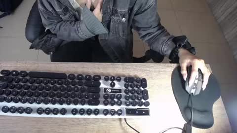 Lili online show from 20, 2, 2025