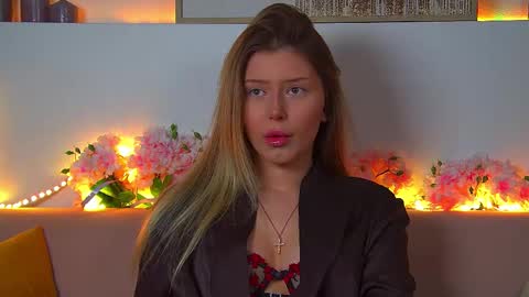 Mia online show from 16, 2, 2025