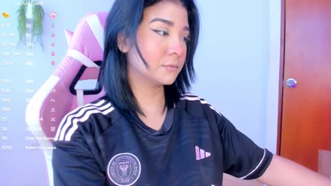 Snapshot of lilian_vergara chatting on 16, 12, 2024 holis soy lily chang no olvides el pulgar arriba es muy importante para mi 3 independent model online show from 16, 12, 2024