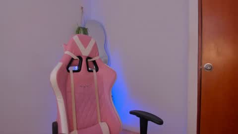 Snapshot of lilian_vergara chatting on 28, 1, 2025 holis soy lily chang no olvides el pulgar arriba es muy importante para mi 3 independent model online show from 28, 1, 2025