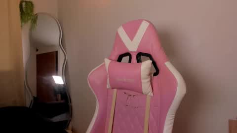 Snapshot of lilian_vergara chatting on 7, 3, 2025 holis soy lily chang no olvides el pulgar arriba es muy importante para mi 3 independent model online show from 7, 3, 2025
