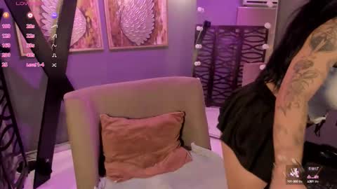 Snapshot of lilian_vergara chatting on 12, 9, 2025 holis soy lily chang no olvides el pulgar arriba es muy importante para mi 3 independent model online show from 12, 9, 2025
