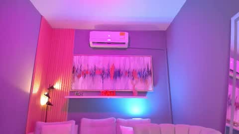 holis soy lily chang no olvides el pulgar arriba es muy importante para mi 3 independent model online show from 9, 1, 2026