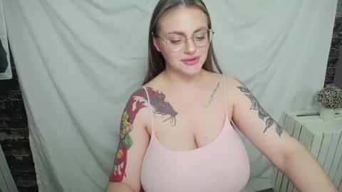 Snapshot of liliaterenzi_ chatting on 27, 1, 2025 Lilia online show from 27, 1, 2025
