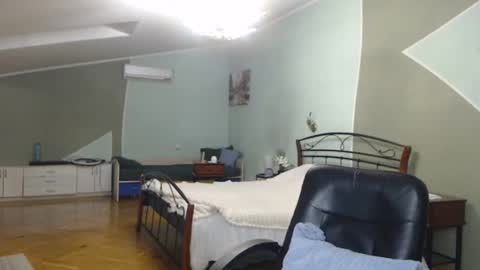 Lilie online show from 8, 3, 2025