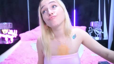 Snapshot of lilielfie chatting on 10, 10, 2025 lilielfie online show from 10, 10, 2025