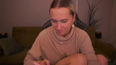 Snapshot of lilielfie chatting on 12, 10, 2025 lilielfie online show from 12, 10, 2025