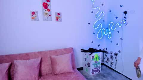 Snapshot of lilielou_ chatting on 12, 11, 2025 Lilie online show from 12, 11, 2025