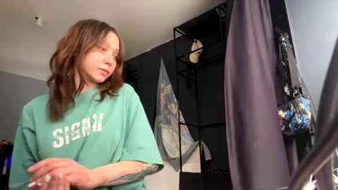 Snapshot of lilies_and_minipoots chatting on 15, 1, 2025 Sonechka online show from 15, 1, 2025