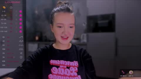 Snapshot of lililaluna chatting on 23, 9, 2025             ...  online show from 23, 9, 2025