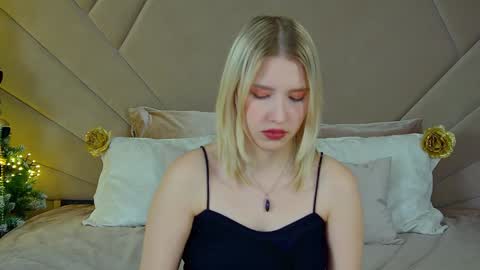 LiliLinn online show from 23, 12, 2024