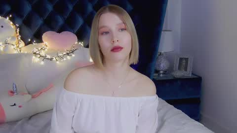 LiliLinn online show from 8, 3, 2025