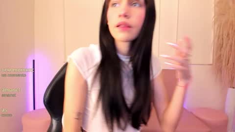 Snapshot of lilily_lv chatting on 21, 11, 2025 Lilly online show from 21, 11, 2025