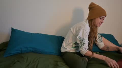 Snapshot of lilithoftrees chatting on 3, 12, 2024 L online show from 3, 12, 2024