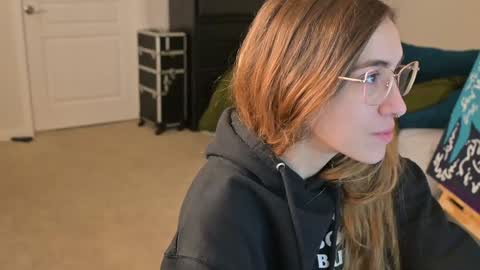 Snapshot of lilithoftrees chatting on 15, 12, 2024 L online show from 15, 12, 2024