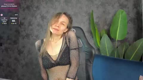 Snapshot of lillian_white1 chatting on 28, 11, 2025 lillian_white1 online show from 28, 11, 2025