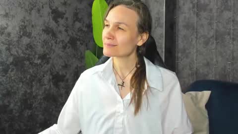 lillian_white1 online show from 26, 4, 2026