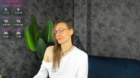 lillian_white1 online show from 24, 5, 2026