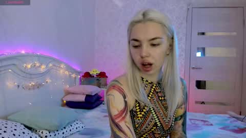 LilliMoore online show from 26, 10, 2025