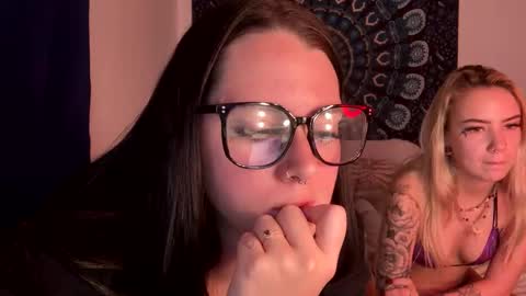 lillstephanie online show from 23, 9, 2025