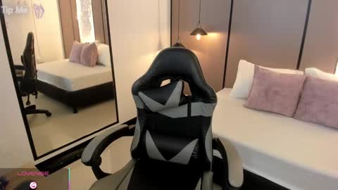 L I L L Y online show from 8, 11, 2025