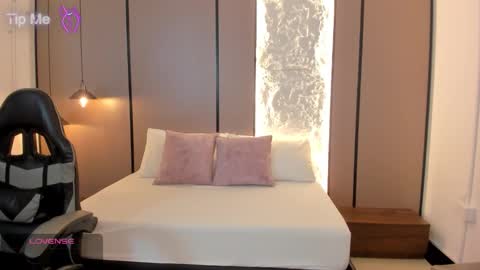 L I L L Y online show from 15, 1, 2026