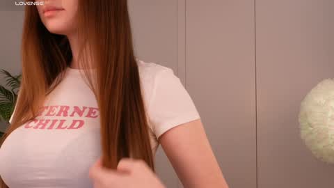 Lilly Colins online show from 29, 1, 2025