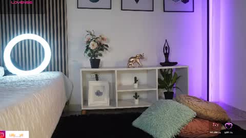 Snapshot of lilly_dollss chatting on 9, 7, 2026 Sofia online show from 9, 7, 2026