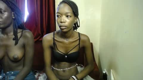 Snapshot of lilly_freak chatting on 2, 4, 2026 Des online show from 2, 4, 2026
