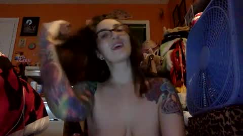 Snapshot of lillylushabae chatting on 13, 9, 2025 hi guys im back on here 3 online show from 13, 9, 2025