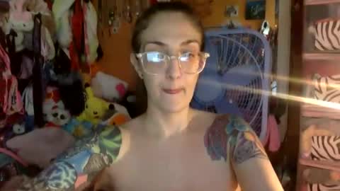 Snapshot of lillylushabae chatting on 20, 10, 2025 hi guys im back on here 3 online show from 20, 10, 2025