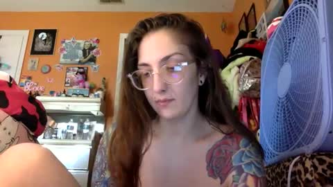 Snapshot of lillylushabae chatting on 5, 1, 2026 hi guys im back on here 3 online show from 5, 1, 2026