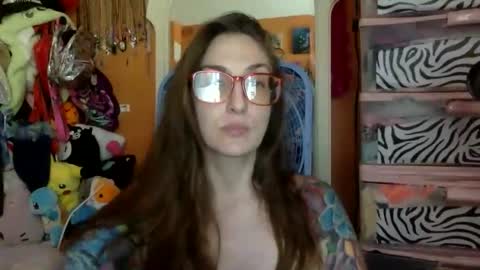 Snapshot of lillylushabae chatting on 5, 3, 2026 hi guys im back on here 3 online show from 5, 3, 2026