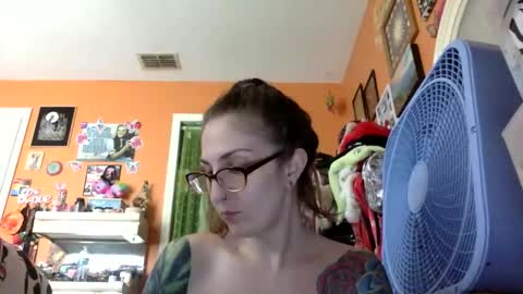 Snapshot of lillylushabae chatting on 15, 4, 2026 hi guys im back on here 3 online show from 15, 4, 2026