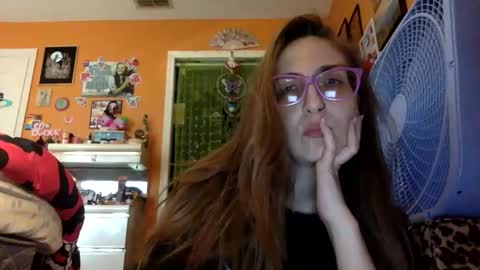 Snapshot of lillylushabae chatting on 20, 4, 2026 hi guys im back on here 3 online show from 20, 4, 2026
