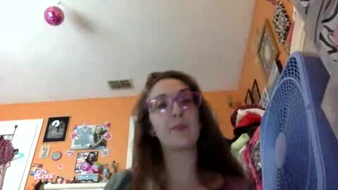 Snapshot of lillylushabae chatting on 29, 4, 2026 hi guys im back on here 3 online show from 29, 4, 2026