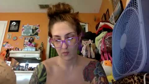 Snapshot of lillylushabae chatting on 21, 5, 2026 hi guys im back on here 3 online show from 21, 5, 2026