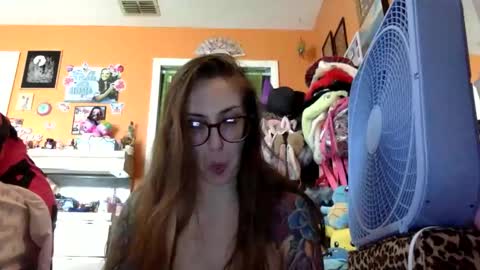 Snapshot of lillylushabae chatting on 28, 5, 2026 hi guys im back on here 3 online show from 28, 5, 2026