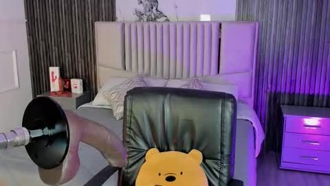 Lilly Ortiz online show from 13, 12, 2025