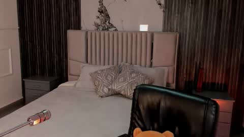 Lilly Ortiz online show from 13, 2, 2026