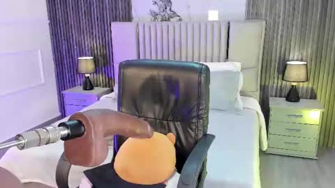 Lilly Ortiz online show from 28, 7, 2026