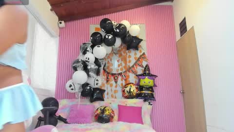 Snapshot of lillyy16 chatting on 21, 10, 2025 lillyy16 online show from 21, 10, 2025