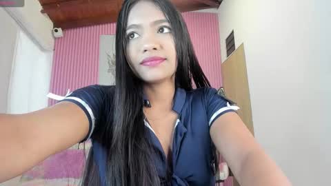 Snapshot of lillyy16 chatting on 21, 11, 2025 lillyy16 online show from 21, 11, 2025